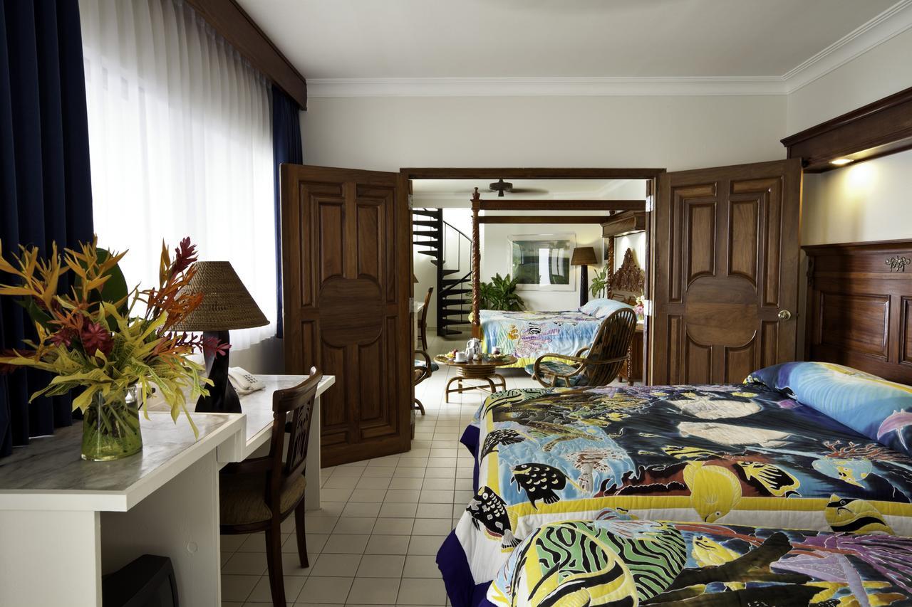 Manta Ray Bay Resort Колония Екстериор снимка