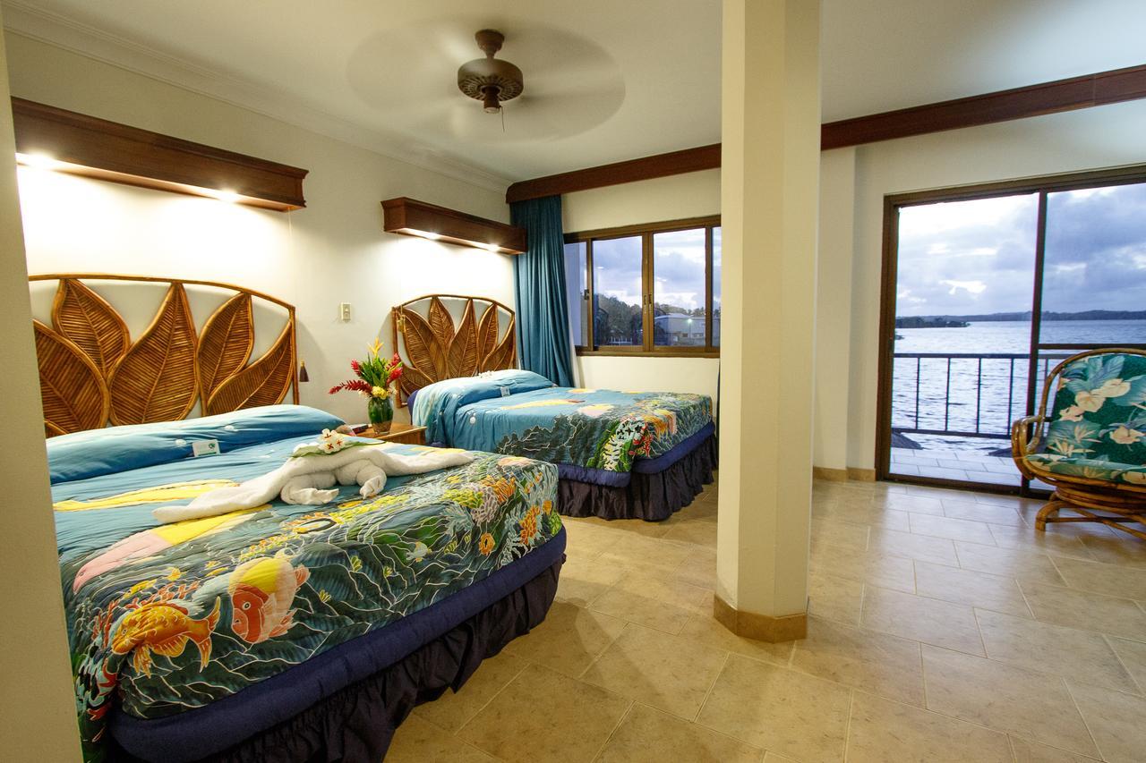 Manta Ray Bay Resort Колония Екстериор снимка