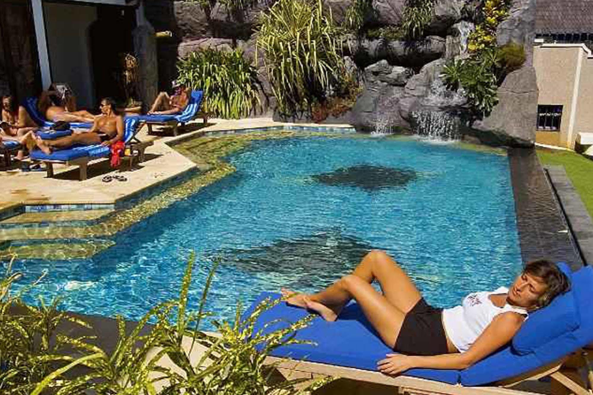 Manta Ray Bay Resort Колония Екстериор снимка