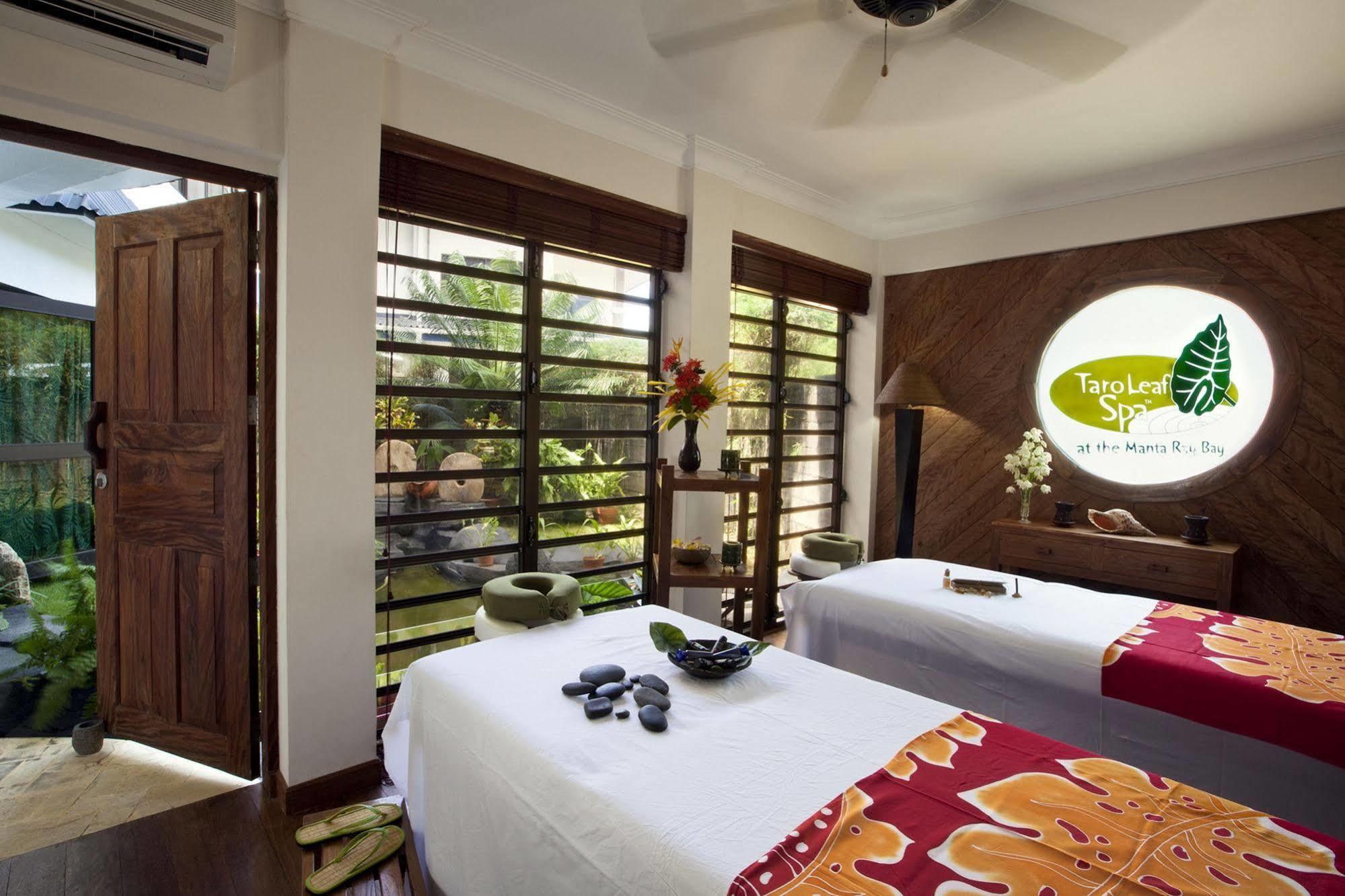 Manta Ray Bay Resort Колония Екстериор снимка